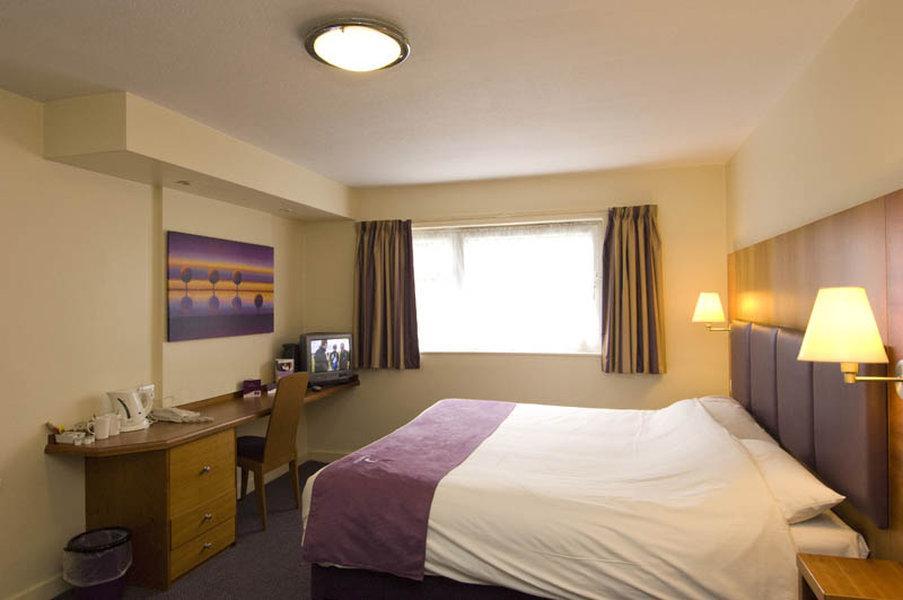 Premier Inn Knutsford Eksteriør billede